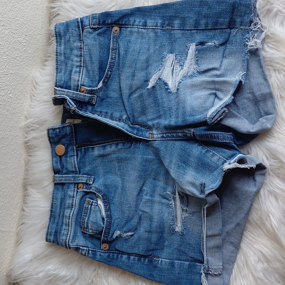 Universal Blue Jean Shorts with Distressed Details
